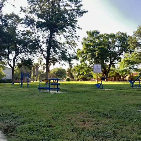Tsumeb Theater Guesthouse Bagian luar foto