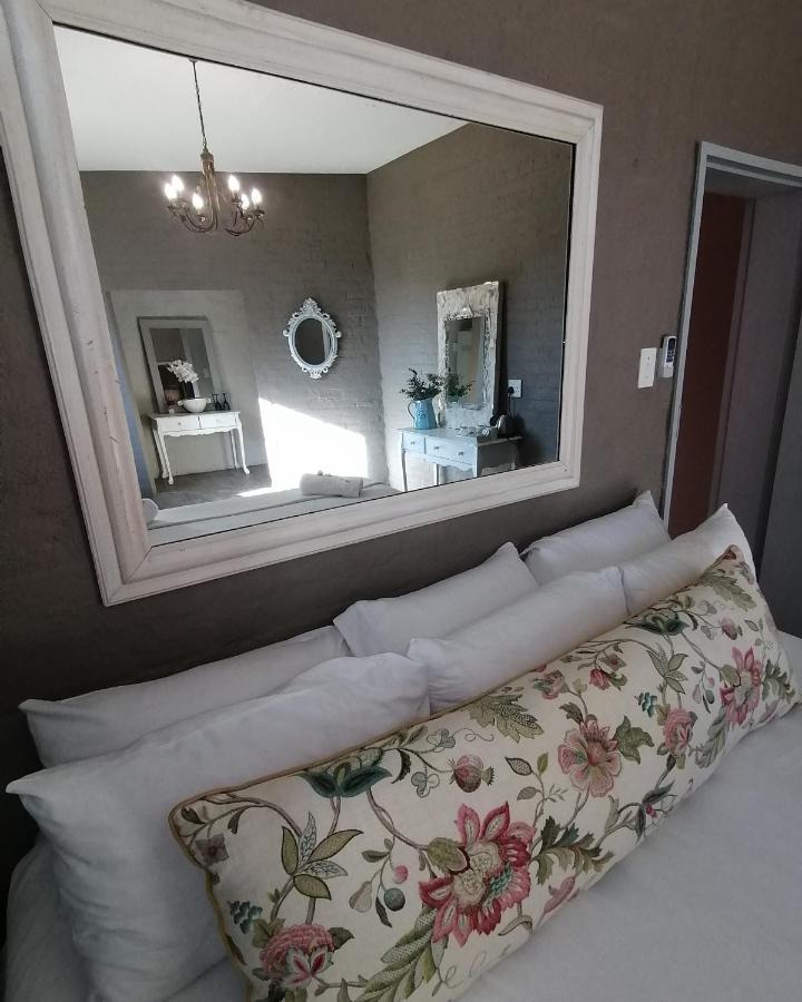 Tsumeb Theater Guesthouse Bagian luar foto