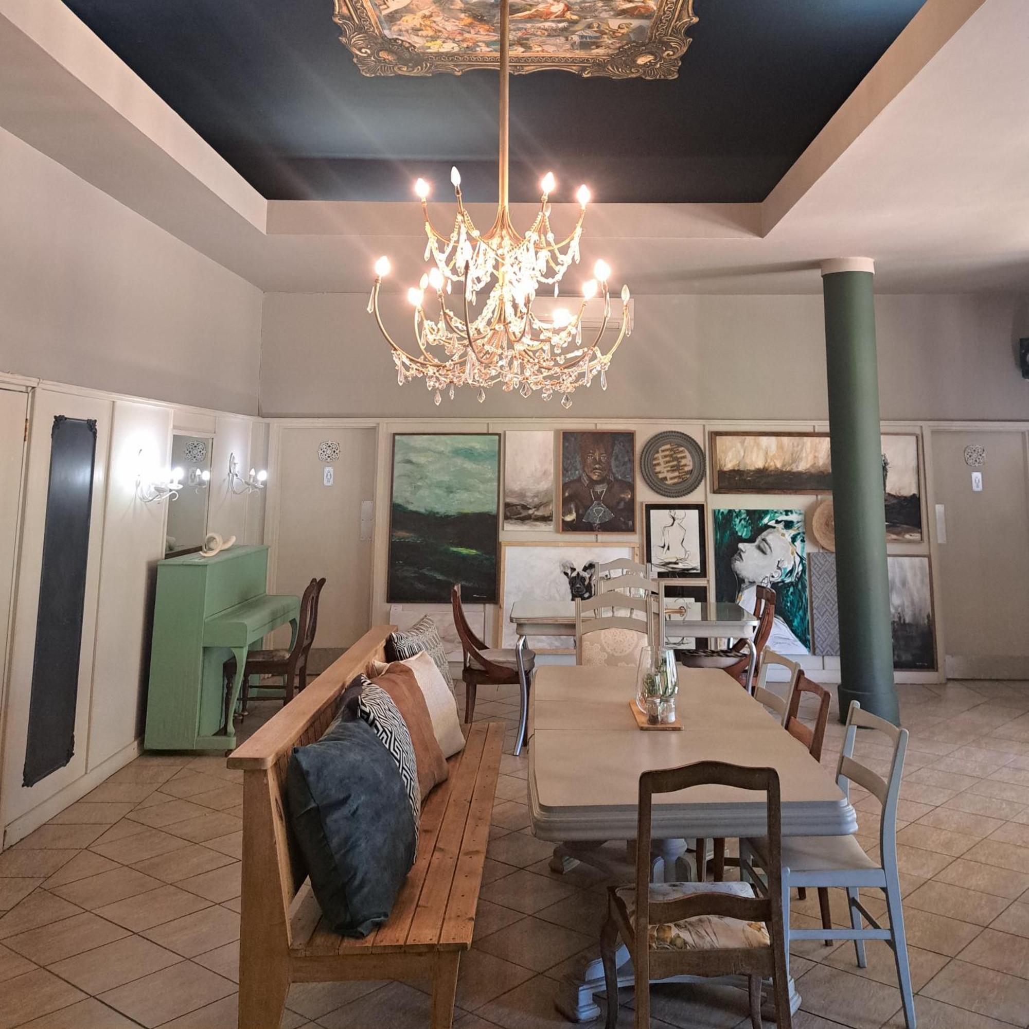 Tsumeb Theater Guesthouse Bagian luar foto