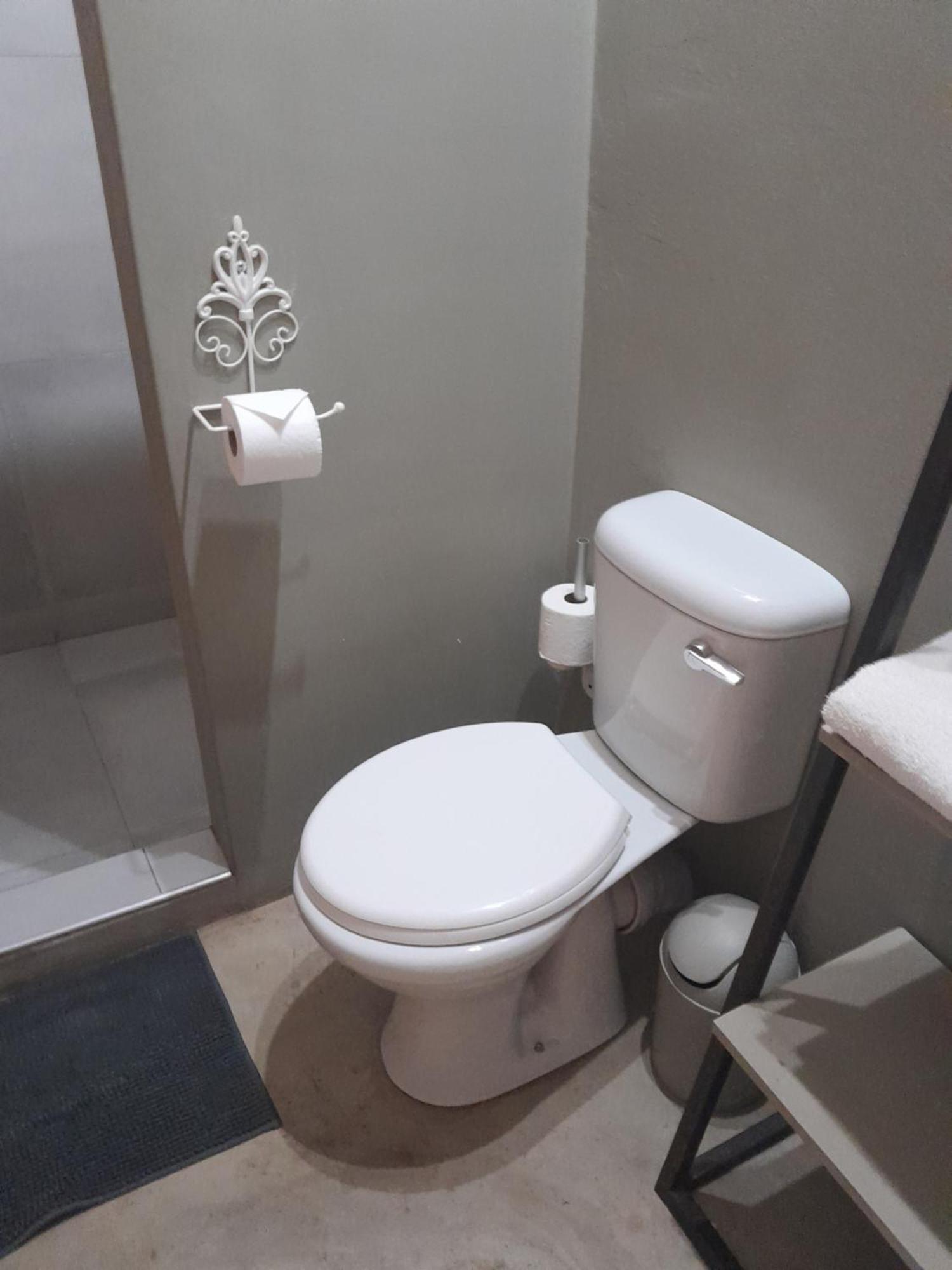 Tsumeb Theater Guesthouse Bagian luar foto
