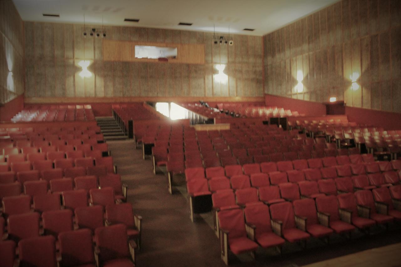 Tsumeb Theater Guesthouse Bagian luar foto